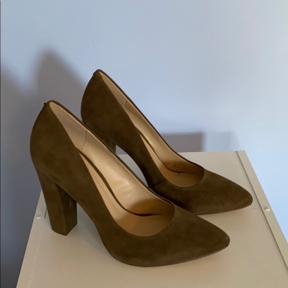 BCBG Suede Pumps Size 8.5